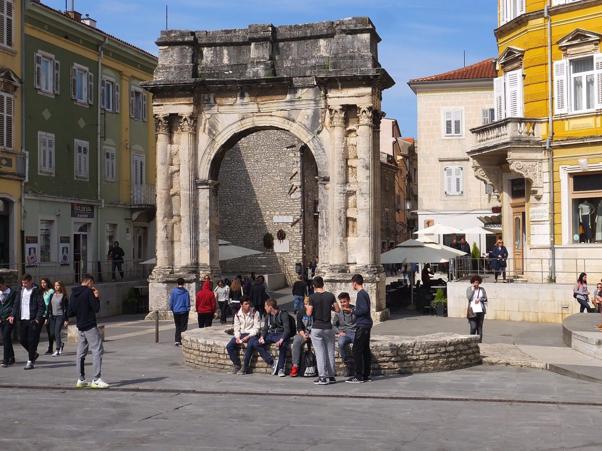Arch of the Sergiyevtsy