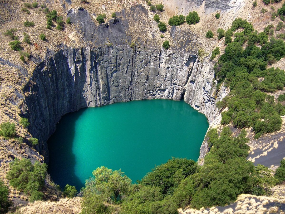 Большая Дыра (Big Hole)