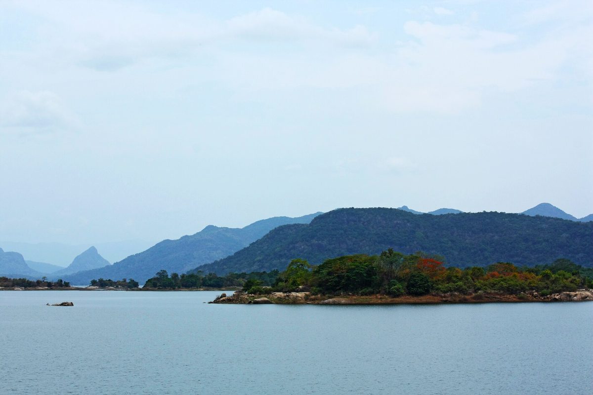 Irakkamam Lake