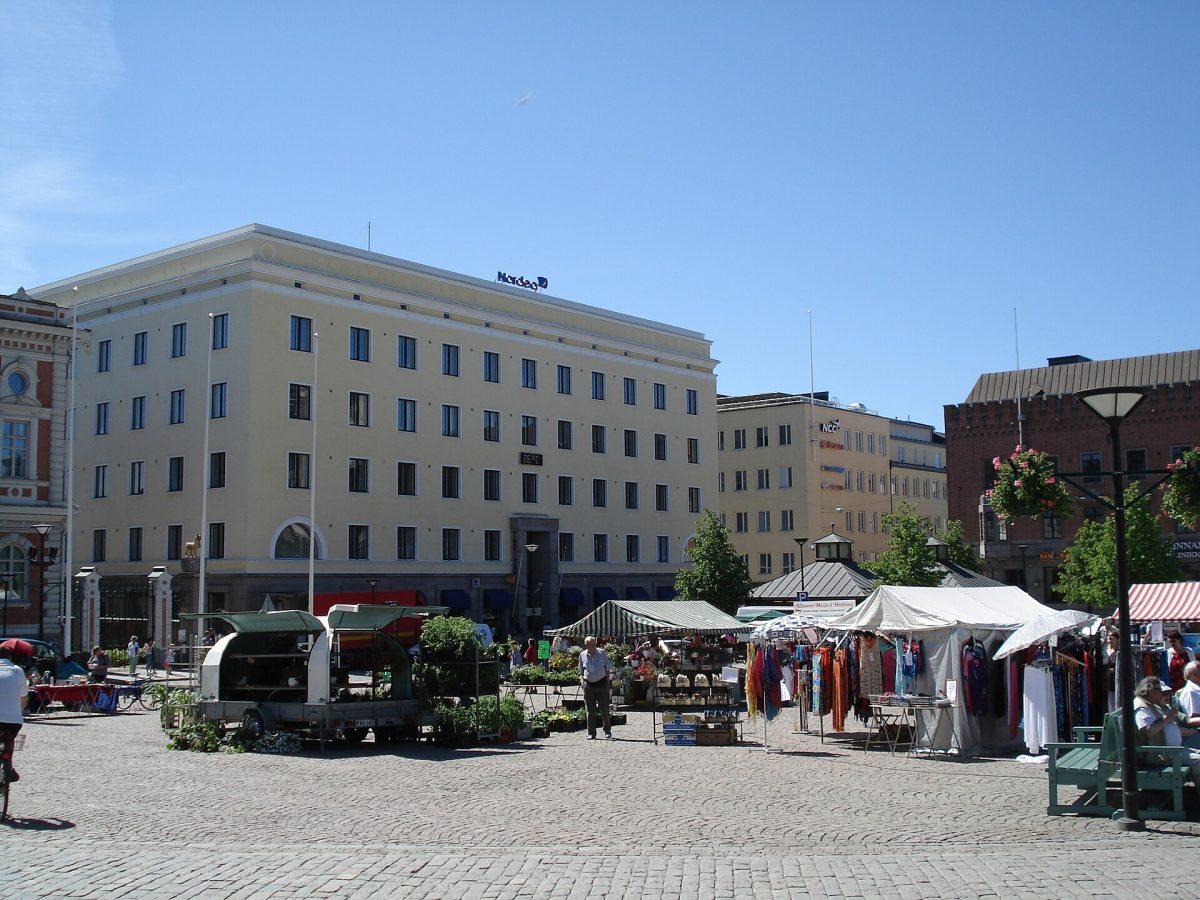 Городская площадь Хямеэнлинны