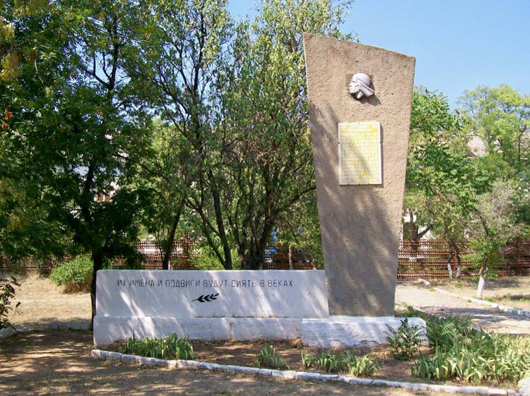 Мемориал летчикам-черноморцам, совершившим таран