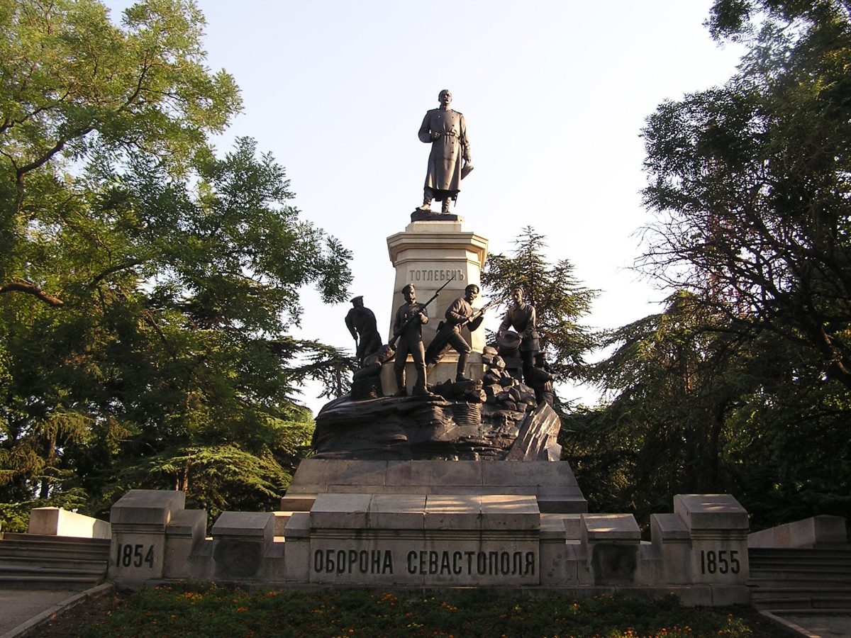Памятник Э. И. Тотлебену