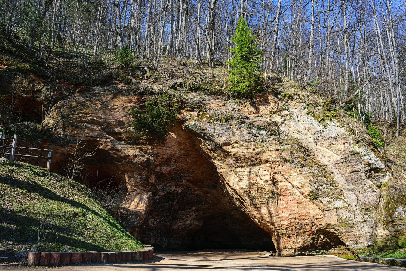 Gutmanis Cave