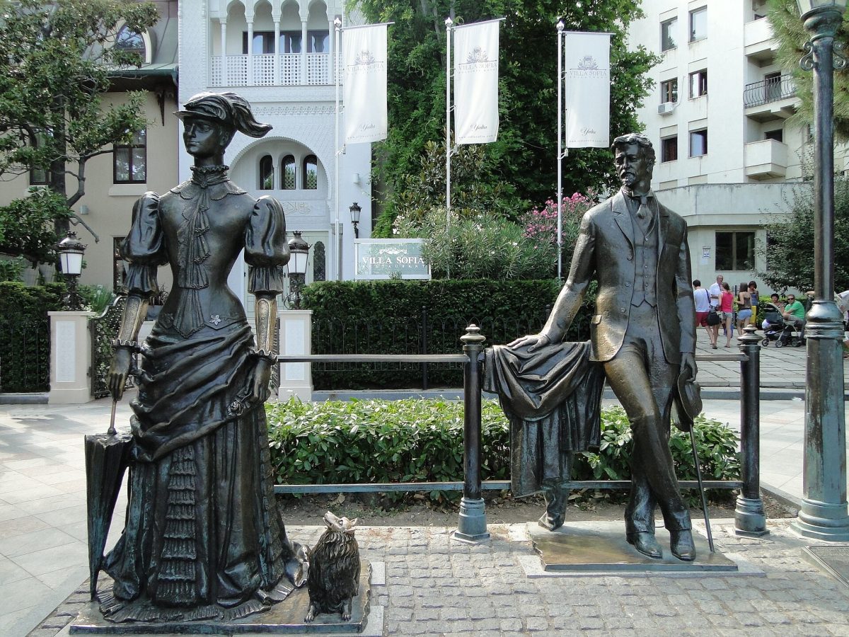Anton Chekhov and the Lady with the Dog sculpture