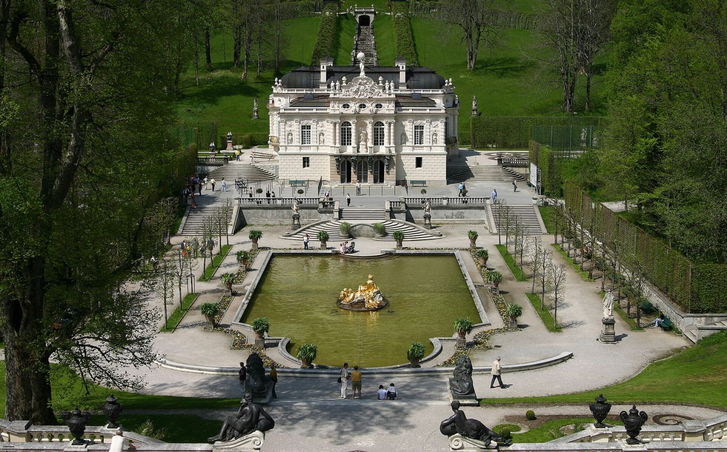 Linderhof Castle surroundings