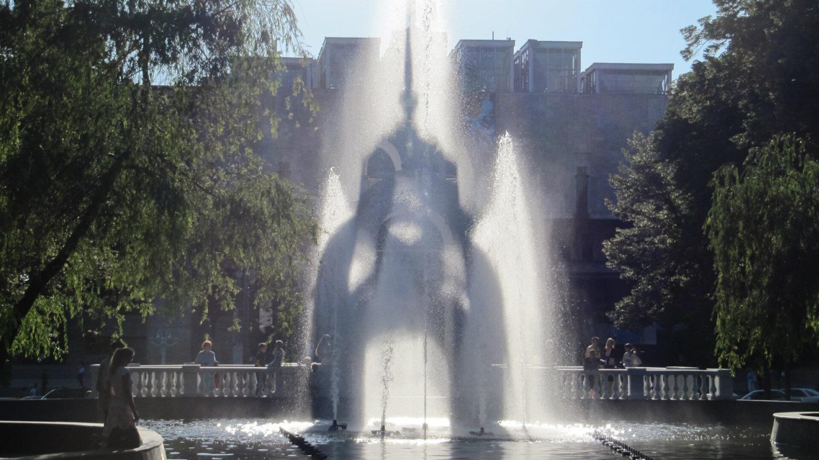 Mirror Jet Fountain